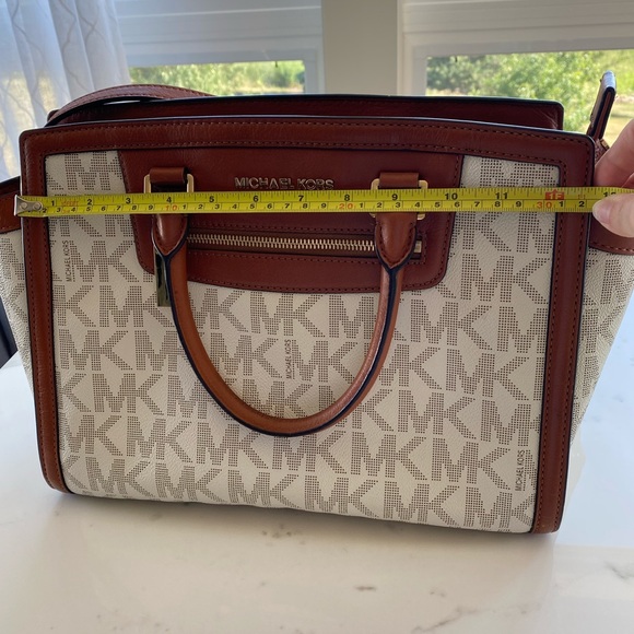 Michael Kors bag like new - Picture 9 of 11
